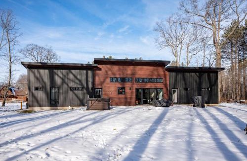 Thayerville House | Ruths Cabin by Railey Vacations