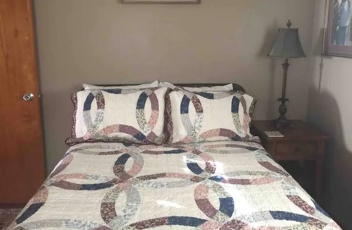 Barboursville House | Safe Huntington Suburb - Barboursville 3 BR & King Bed