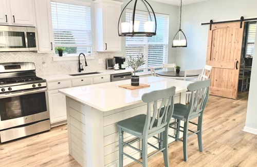 Bluffton House | Saltee Cove Coastal Getaway. 3 Bedroom Home in Old Town Bluffton