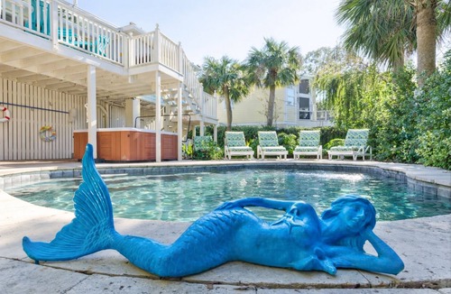 Tybee Island Cottage | Salty Mermaid Cottage, PRIVATE Heated Pool + Hot Tub Cabana, Walk to Beach