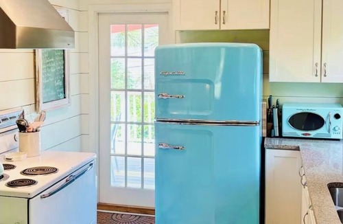 Tybee Island Cottage | Salty Mermaid Cottage, PRIVATE Heated Pool + Hot Tub Cabana, Walk to Beach