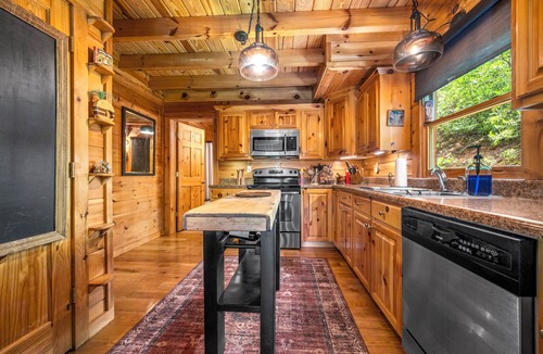 Lake Lure Cabin | Salty Pines- Guest Favorite