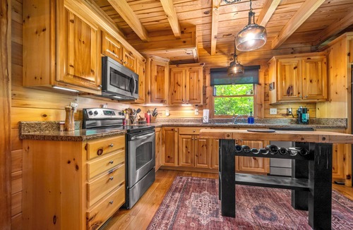 Lake Lure Cabin | Salty Pines- Guest Favorite
