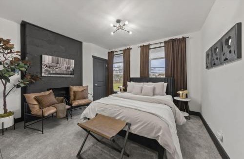 Near East Columbus House | Sauna - GameRoom - Lux Design - 5 Beds - Sleeps 10