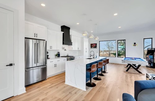Hurwood Heights House | Sauna Retreat: rooftop hot tub, sauna, sleeps 12 in Nashville