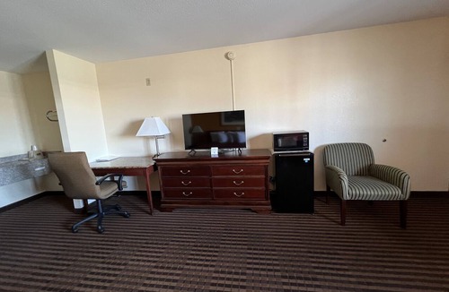 Eau Claire Hotel | Scottish Inns & Suites Eau Claire
