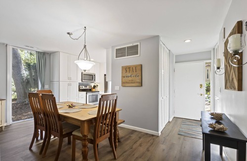Sea Pines Villa | Sea Pines, Amazing Complete Remodel, Walk to the Beach Club, Two free bikes