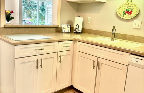 Sea Pines Villa | Sea Pines, Harbour Town golf course. Adjacent to 1st Green. Short walk to marina