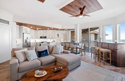 North Forest Beach Villa | SeaCrest 2512 Stunning View, Walk to Coligny Shops & Restaurants