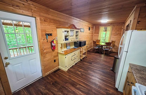 Jamestown House | Secluded 2BD with a loft; Cabin w/Hot Tub & River/Lake Access. Free use of two kayaks and one stand-up paddleboard.