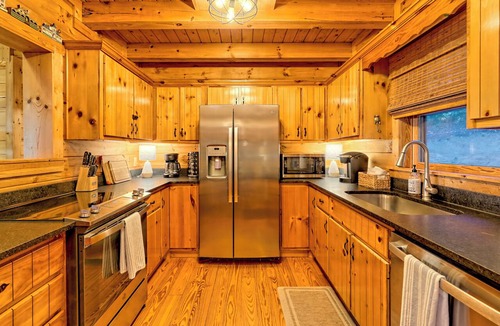 Clayton Cabin | Secluded 3 Bedroom Cabin w/hot tub in the mountains of Clayton, Ga