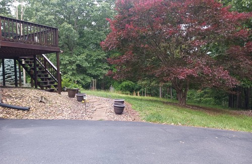 Ingles Apartment | Secluded Apartment in the Woods Near Claytor Lake and Virginia Tech