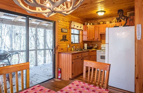 White Bluff Cabin | Secluded Cabin Outside of Nashville - The Lodge at Oak Haven Farm