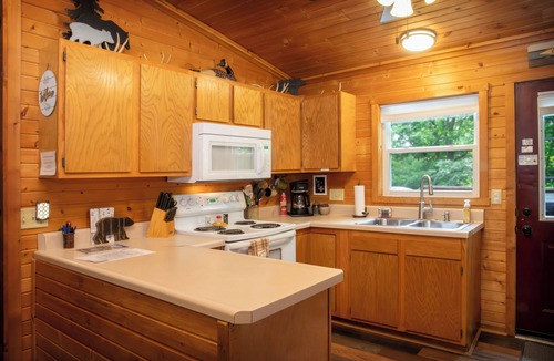 Athens Cabin | Secluded cabin situated near State Parks!