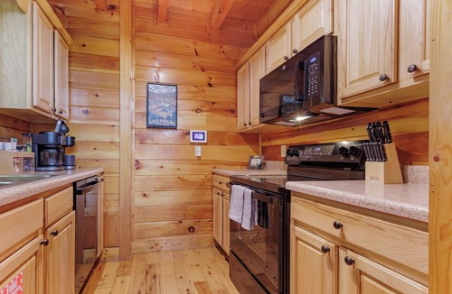 Black Bear Falls Cabin | Secluded Cabin with 2 En Suites & Hot Tub