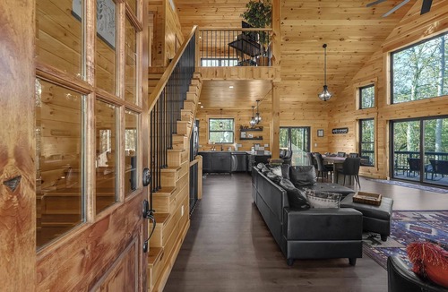 Logan Cabin | Secluded Cottage in Hocking Hills. Hot tub Firepit, Gameroom, Golden tee Starlnk