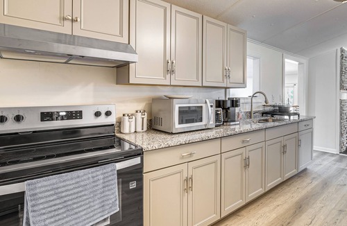 Springfield House | Secluded Family Home in Springfield, Pets Welcome!