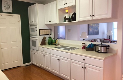 Sapphire Villa | Secluded House, 2 Minute Walk to Gorgeous Lake, Bald Rock & Walking Trails
