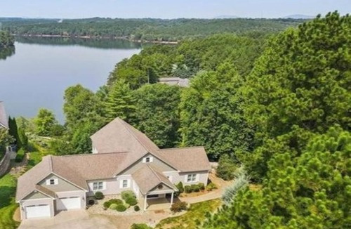 Granite Falls House | Secluded Lakefront Property: Sleeps 12, Private Dock, Library & Game Room