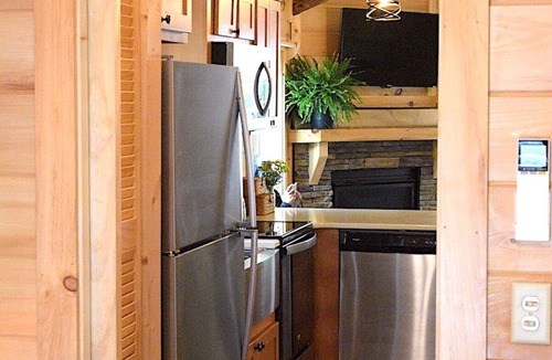 Hendersonville Cabin | Secluded Mountain Cabin with Fast Internet, Focused Retreat, Rough Road