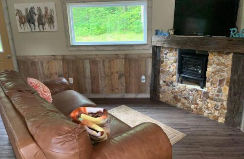 Eminence House | Secluded Ranch House Cabin in Eminence Ozarks
