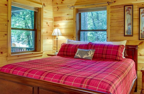 Burnsville Cabin | Secluded & Rustic Cabin on South Toe River!