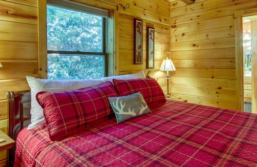 Burnsville Cabin | Secluded & Rustic Cabin on South Toe River!