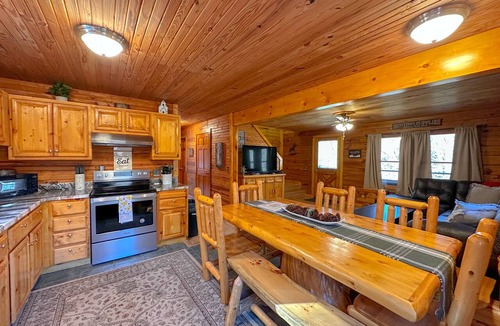 West Columbia Cabin | Secluded Wilderness Lodge in Athens OH w/hot tub