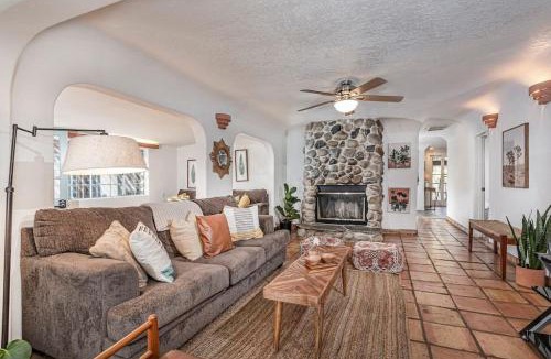 Three Rivers House | Sequoia Riverfront Main House With Beach Access