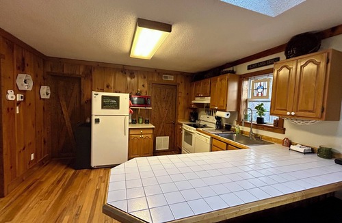 Cleveland Cabin | Serene 2-bedroom cabin with AC in charming Brevard