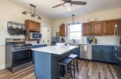 Shoals Cabin | Serene Cabin, Sleeps 12, Hot Tub, Fire Pit, near French Lick