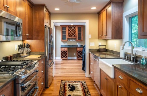Harrods Creek House | Serene Creekside Estate in Louisville
