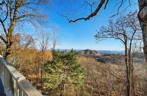 Apple Ridge House | Serene Long-Range Mountain Views Minutes from Town