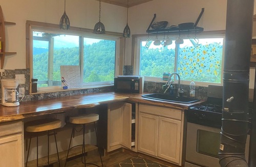 Tazewell Cabin | Serene Mountain View cabin in Tazewell, Tennessee