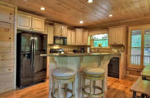 Epworth Cabin | Serenity Acres | Pet Friendly | Hot Tub | Fire Pit |