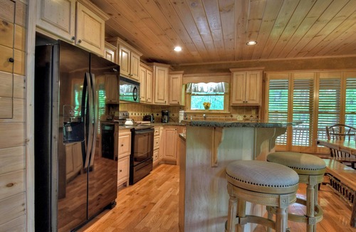 Epworth Cabin | Serenity Acres | Pet Friendly | Hot Tub | Fire Pit |