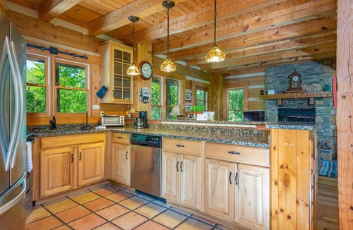 Old Fort Cabin | Serenity Cabin | Pet friendly, Hot Tub & Private Dock on Lake George