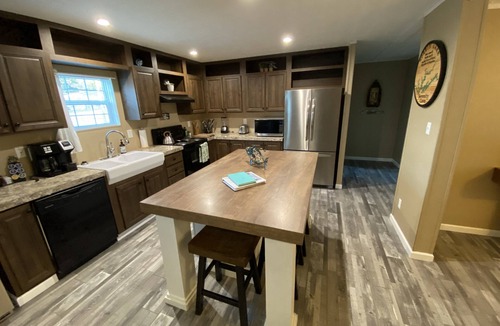 Sharps Chapel House | Serenity Cove 3 Bedroom Home on Secluded Seasonal Water Cove