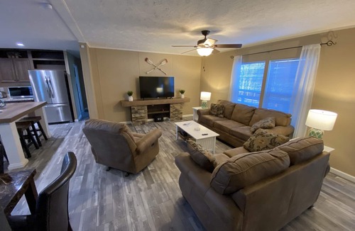 Sharps Chapel House | Serenity Cove 3 Bedroom Home on Secluded Seasonal Water Cove