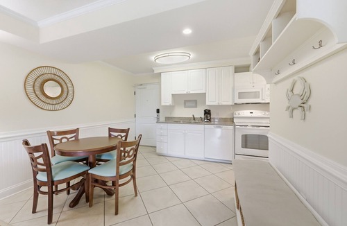 North Litchfield Beach Condo | SH 114 lakeside View, Lazy River, Hot Tubs, Beach Access