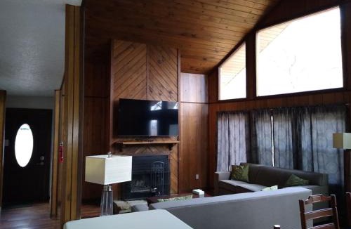 Chalet Village Ski Chalet | Shady Woods Retreat 3BR Chalet