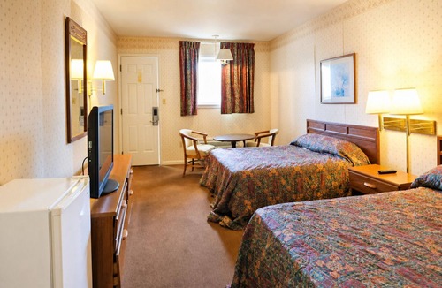 Lewisburg Hotel | Simple Comfort Near I-64 | Microwave & Free Parking, Minutes to Lewisburg Dining
