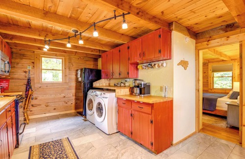 Waynesville Cabin | Sip, Soak & Unwind: Waynesville Cabin w/Hot Tub