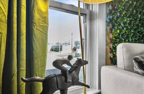 Owensboro House | Sip & Stay on Owensboro’s Whiskey Row Stylish 2BR Retreat