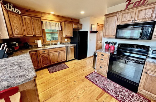Wolf Laurel Cabin | Ski In/Ski Out With Hot Tub And Views Mountain Retreat