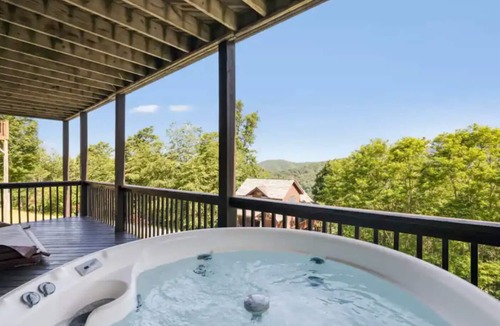 Wolf Laurel Cabin | Ski In/Ski Out With Hot Tub And Views Mountain Retreat