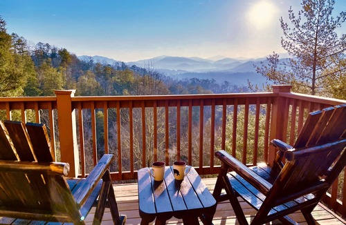 Townsend Cabin | Sky Haven: Luxury Sunrise Views & Peaceful Seclusion near Cades Cove