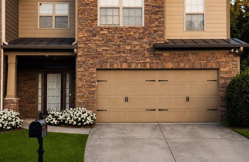 Clarkdale House | SkyCharge Suites. 20 Min to ATL Airport. EV Charger. Sleeps 6. Spacious Retreat
