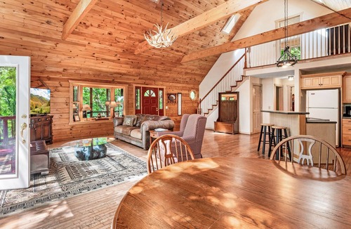 Jasper Cabin | Skyfall Lodge is a 3 bedroom 2 bath mountain cabin on 16 acres of land