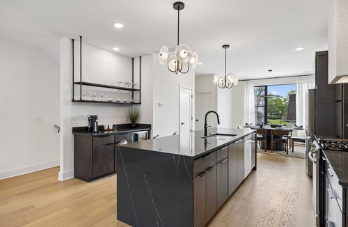 Hurwood Heights House | Sleek Nashville Trio Townhomes | 9BR + 3 Hot Tubs